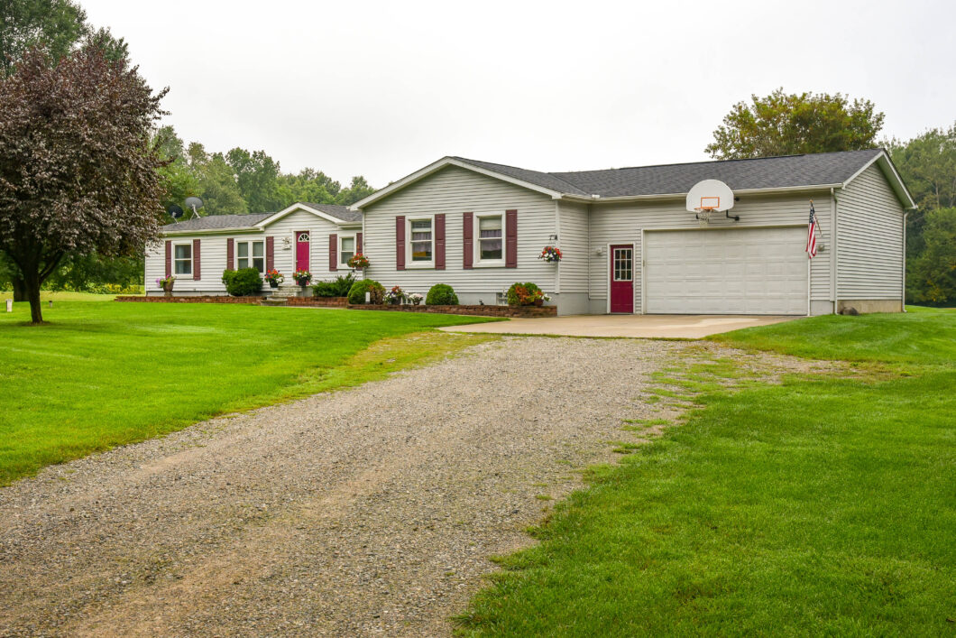front view of ranch home for sale in lapeer mi